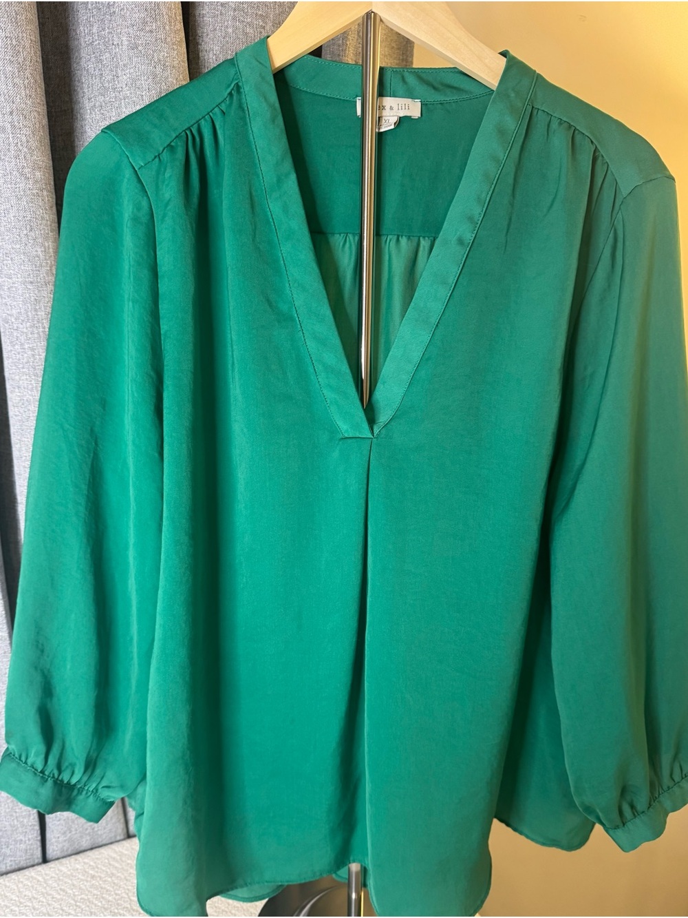 Women's Emerald Green V-Neck Blouse with Balloon Sleeves